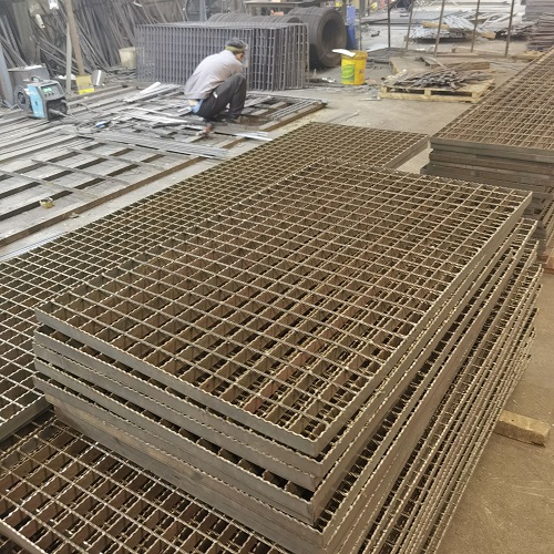 齒形防滑鋼格板鋼格柵板確保行人和車輛的安全