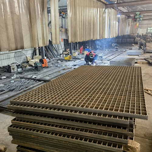 齒形防滑鋼格柵鋼格板：戶(hù)外平臺(tái)安全的靠譜選擇