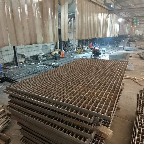 齒形防滑鋼格柵鋼格板：戶(hù)外平臺(tái)安全的靠譜選擇