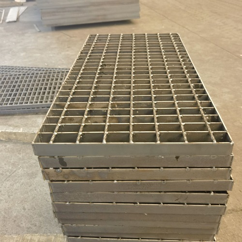 耐用平臺鋼格柵鋼格板的雙重防護(hù)安全無憂