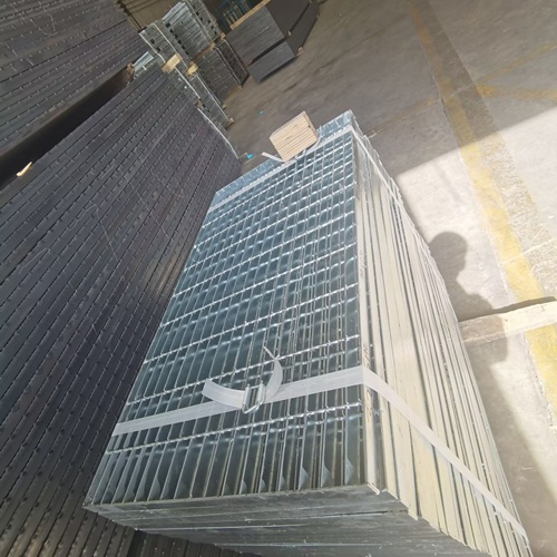 鋼格柵材質(zhì)怎么挑？碳鋼、不銹鋼優(yōu)劣勢(shì)深度解析