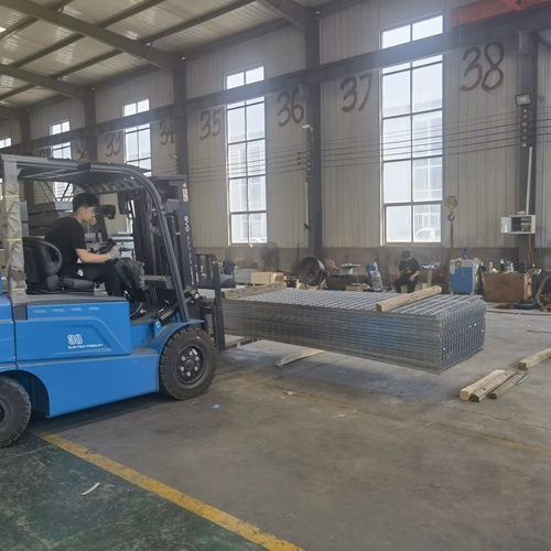 從工廠到市政，鋼格柵如何撐起工程建設(shè)半邊天？